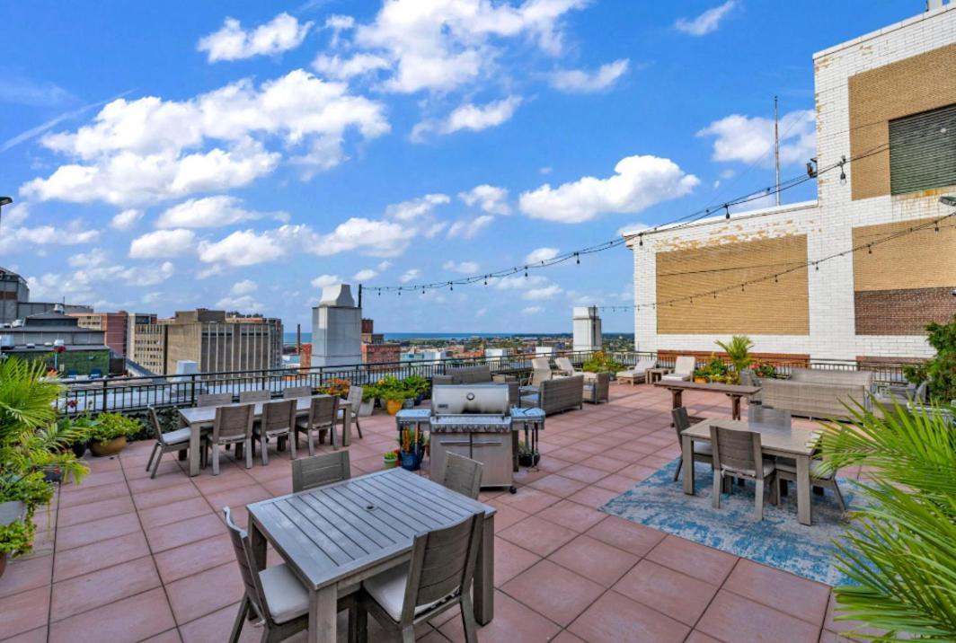 Beautiful Condo/Rooftop Patio With Free Parking Cleveland Zewnętrze zdjęcie